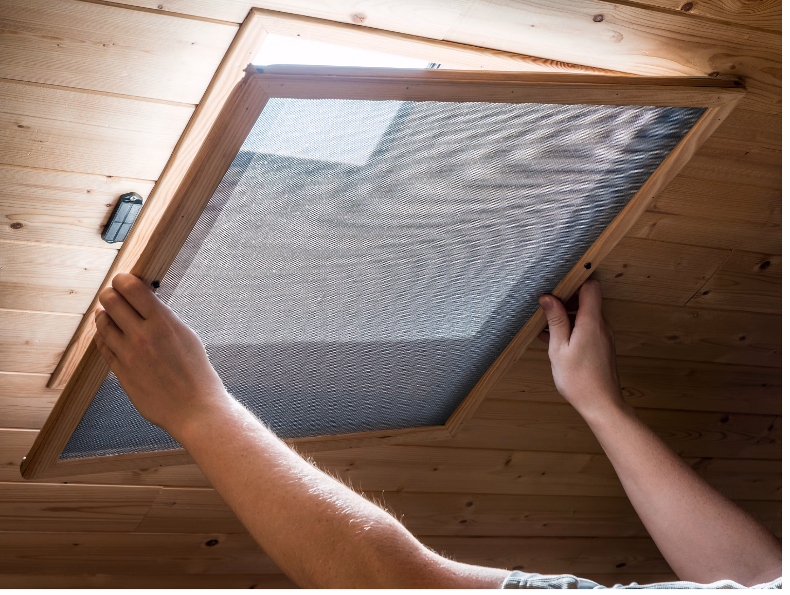 moskitiery na okna dachowe